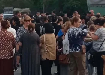 მშობლებსა და სამინისტროს წარმომადგენლების შეხვედრაზე შეთანხმდნენ, რომ ველისციხეში საჯარო სკოლას გადაუდებელი სარეაბილიტაციო სამუშაოები ჩაუტარდება, რის შემდეგაც სასწავლო პროცესი აღდგება