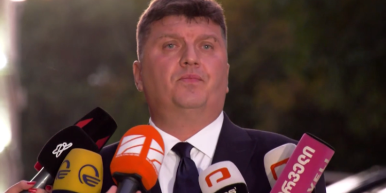 დიტო ჩუბინიძე განსასჯელის სკამზე – სასამართლო ჟურნალისტის აღკვეთ ღონისძიებაზე მსჯელობს