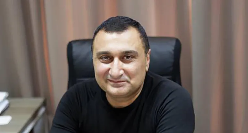 ამ ქალმა მთელი „ქართული ოცნების“ გუნდი გასვარა და უღალატა მდინარაძესთან ერთად! მისი მფარველი მდინარაძე იყო – არავის არაფერი შერჩენია და არც ამ ქალსა და მის მფარველს არ უნდა შერჩეს- დავით ოქიტაშვილი თინათინ რუხაძეზე