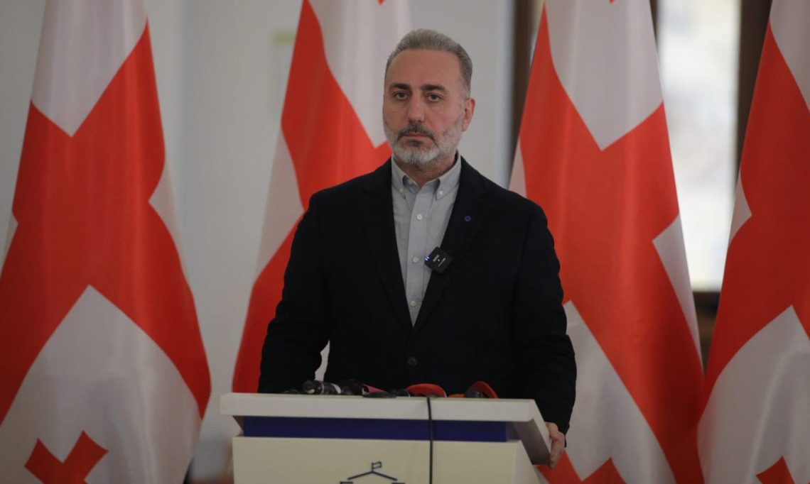 მთელი ეს პროცესი აბსურდის თეატრს ემსგავსება, არ გვაქვს მოლოდინი, რომ საკონსტიტუციო სასამართლო განსხვავებულ გადაწყვეტილებას მიიღებს იმისგან, რომელიც „ქართულ ოცნებას“ უკვე მიღებული აქვს – გიორგი შარაშიძე