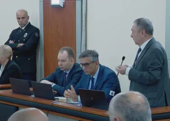“იმდენად სასაცილო დონემდე მიდიან, ამბობენ, რატომ ეკიდა კედელზე სახელმწიფოს მეთაურის სურათიო, როდესაც ელჩი ვიყავი – მე კი არა, 30-ზე მეტი ელჩი გვყავდა მსოფლიოში და ყველგან ეკიდა – ნუ შემატოპვინებთ ღრმად!”- რას ამბობს თენგიზ შარმანაშვილი