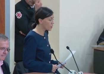 2012 წელს ბიძინა ივანიშვილი პირდაპირ მიუთითებდა, რომ თუ ხელისუფლება ძალაუფლებას არჩევნების გზით არ დათმობდა, აიძულებდნენ, რომ დაეთმოთ – უნდა ჩაეთვალა „ნაციონალურ მოძრაობას“, რომ ეს სახელმწიფოს წინააღმდეგ ქმედება იყო? კლასიკური აბსურდია – ანა წითლიძე